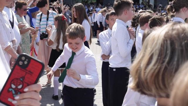 Как 4 классы завершали год  выпускной и последний звонок
