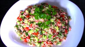 Легкий и сытный салат с кускусом и колбасой