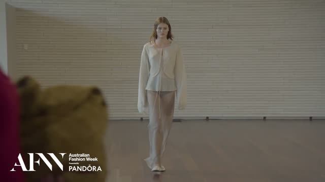 Показ женской коллекции Beare Park Pre-Fall 2026