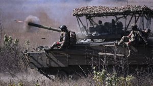 Выстрел — и склад боеприпасов уничтожен. Лучшее видео из зоны СВО