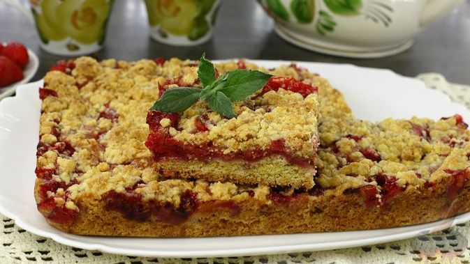 НАСЫПНОЙ ПИРОГ С КЛУБНИКОЙ
