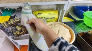 Пеку хлебушек, сижу на грядках.
