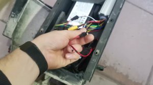 Kugoo M2 не включается.