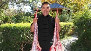 Древнее рагу. Бычий хвост и куриные почки вместе, тушу на огне. Дядюшка сельский гурман