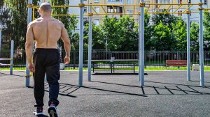 Круговая работа на рукоходе: 8 циклов с выходами силой и отжиманиями