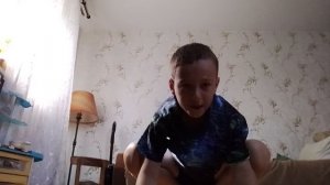 показываю как я танцую брейк-данс
