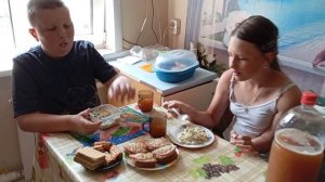 Кушаем 🥗 салатик 👍😄