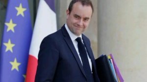Во Франции министров и послов обязали сдавать тесты на наркотики без предупреждения.