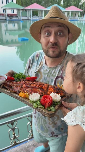 🐟 Готовая форель на углях стоит всего 260 000 сум (около 20 долларов) за килограмм!