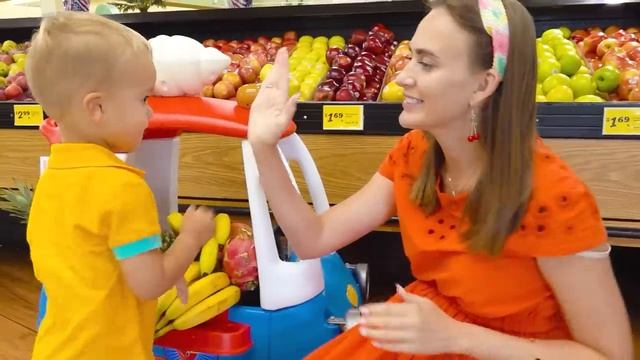 Крис и мама ищут полезное мороженое в супермаркете смотреть онлайн