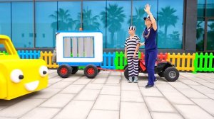 Адам с Мамой Играют с Игрушечной Микроволновкой