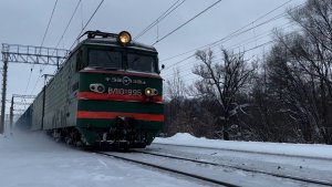 «Встреча!» Электровозы ВЛ11.8-742 и зелёный ВЛ10У-995 с грузовыми поездами на БМО, январь 2022 года