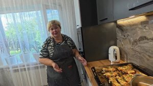 Баклажаны в томатно луковой заливке под сыром и вкуснейшие голубчики.