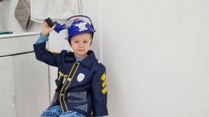 146 Ребенок повторяет все движения за мамой, она просыпается и он тоже