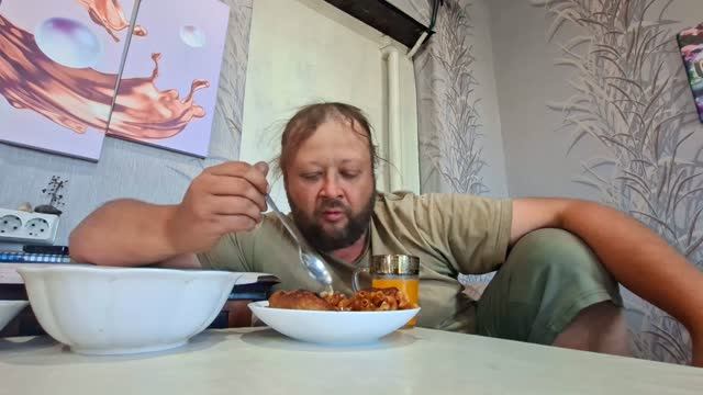 С утра уже в работе ПОДВАЛ ИЛЬИЧА Кушаю вкусные котлеты и пашу в поле ВЛОГ О ЖИЗНИ В ДЕРЕВНЕ смотреть онлайн