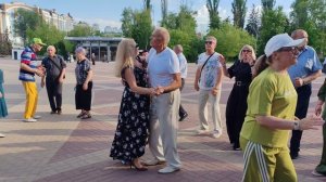 19 июня. Люди встречаются..