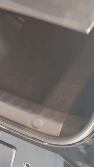 В автосалоне китайских авто
