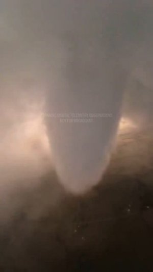 Видео торнадо с дрона в штате Иллинойс в США, снятое в начале этой недели