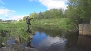 В Э́ТОЙ РЕКЕ ПРЯМО У ЦРБ.НАЛОВИЛ СТОЛЬКО ЧТО ПРИШЛОСЬ В МЕШКИ СКЛАДЫВАТЬ.НАХОДКИ В ЦЕНТРЕ ГОРОДА.