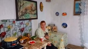 КАЖДЫЙ РАЗ НАШ КОТ ПРИХОДИТ К ИКОНАМ! Зачем ОН ЭТО Делает ?