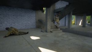Пехота пытается взять застройку в SQUAD 10.4