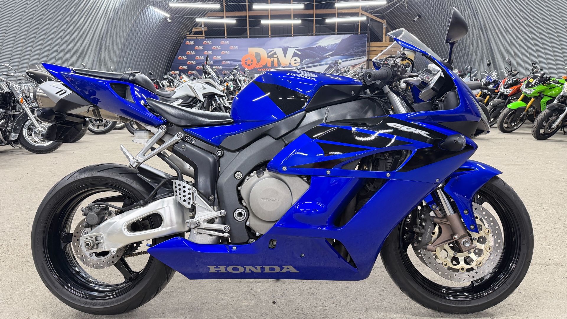 Обзор Honda CBR 1000 RR |В НАЛИЧИИ| смотреть онлайн