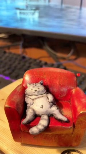 Диванный король. Обзор статуэтка из гипса.