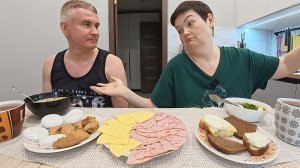 Мукбанг чёрти что ТВОРИТСЯ, а мы в ДОМИКЕ) Болталка на злобу ДНЯ! Семейный обед в России