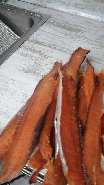 КАУРИ из лосося в дегедраторе. Закуски из рыбы