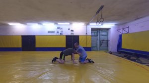 Захват за голову и руку сверху стоя коленях. Вариант 2 «Лампочка». Харьков.