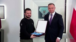 Президент Польши Кароль Навроцкий заявил, что лишил Зеленского ордена Белого Орла.