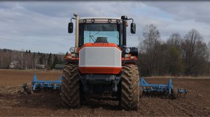 Видео с отзывом о работе трактора ЯРОСЛАВЕЦ Я-250 с культиватором КБМ - 8НУ