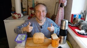 Завтрак с котями. Испёк хлеб. Намылся и набрился. Мукбанг. Обжор. Еда на камеру. Диета. Шизофрения.