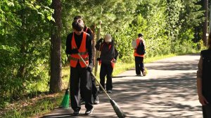 Более 350 школьников Белоярского трудятся летом