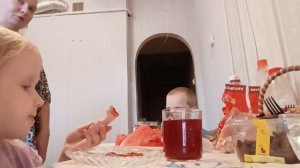 МЫ В КАМЕНСКЕ, УЖИН В СЪЁМНОЙ КВАРТИРЕ.