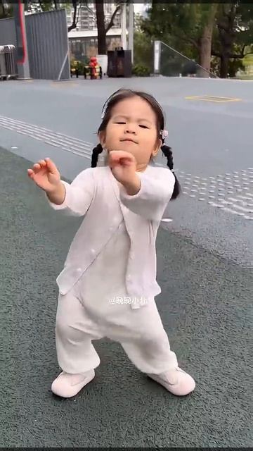 這小表情拿捏了 #萌娃跳舞 #晚晚小北鼻 #萌娃搞笑日常 #戲精寶寶 #可愛到爆炸💥