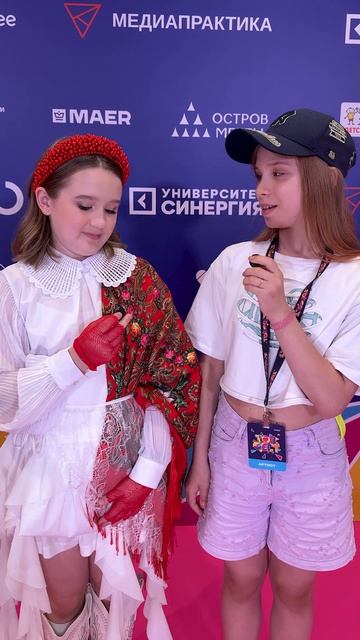 ⭐ Взяла интервью у Миланы Учайкиной, Миланы Ананко и Вовы Солодкова 💫 ТОП ФЕСТ Лужники 26.06.2026 ⭐ смотреть онлайн