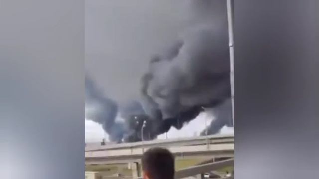 Снимает на видео работу операторов ПЗРК, которые ведут огонь по украинским дронам прямо посреди шосс смотреть онлайн