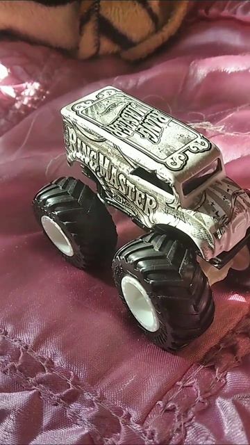 RING MASTER Hot Wheels monster trucks