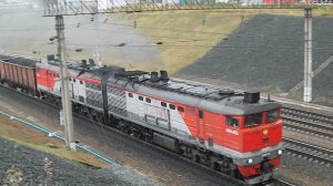 Тепловоз 2ТЭ10М-2320 в дождь. Звук 10Д100.
