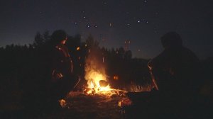 ВСТРЕЧАЕМ ЛЕТНЮЮ НОЧЬ У КОСТРА возле озера. Сближение планет. В погоне за серебристыми облаками