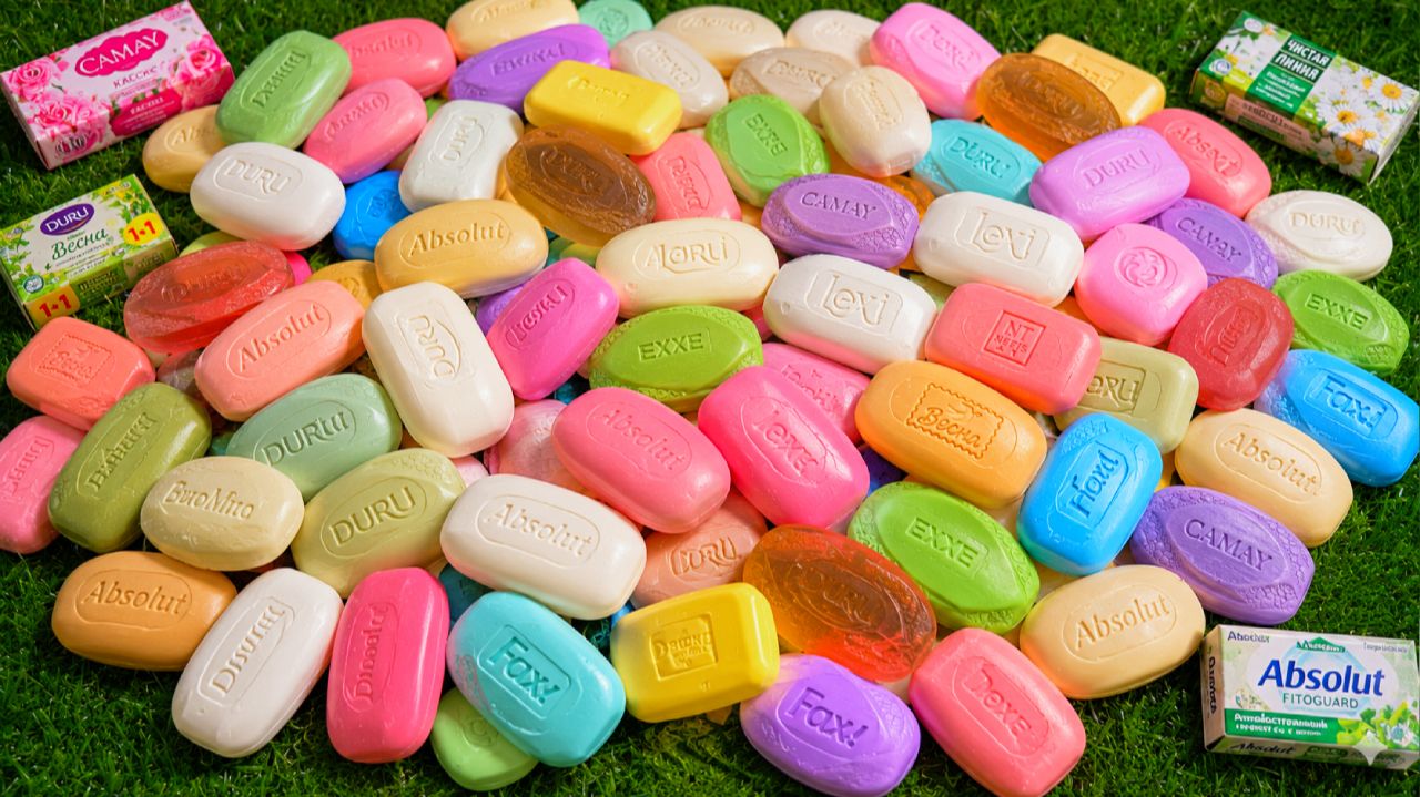 Удовольствие на несколько минут: 3 радужные ванночки с конфетами M&M's и волшебной слизью смотреть онлайн