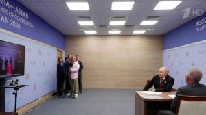 После саммита АСЕАН Владимир Путин провел встречу с главой Татарстана.