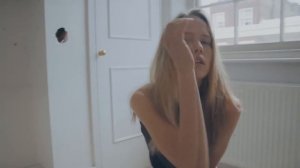 Holly Henry – Seven Nation Army (Hot Girl Video)