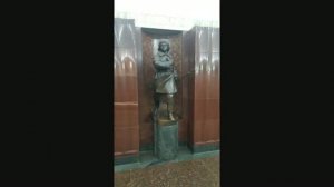 Станция метро Бауманская интерьер пассажиры поезда Москва Фрагмент 10