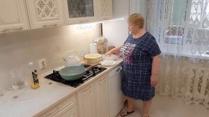 1000003858.mp4.    доброе утро пятницы  жарю кабачки приятного  аппетита