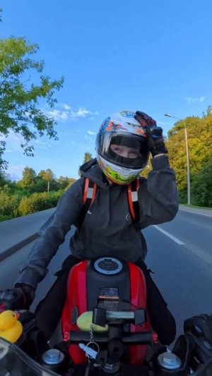 Курьерка 😎 #курьер #bikergirl #мото