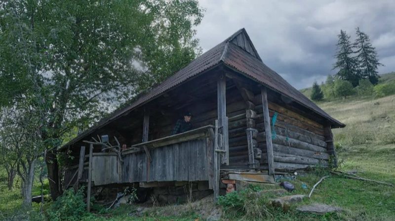 Нашёл необычный дом в горах и в нём переночевал. Бушкрафт смотреть онлайн