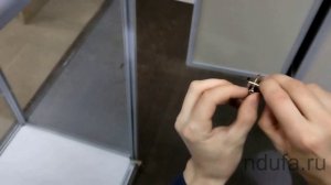 0_Установка_стеклянных_дверок_и_замка_на_витрину