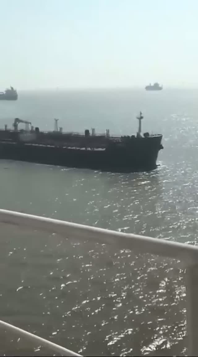ЧУТЬ НЕ ЗАЕХАЛ ПОД КОРМУ